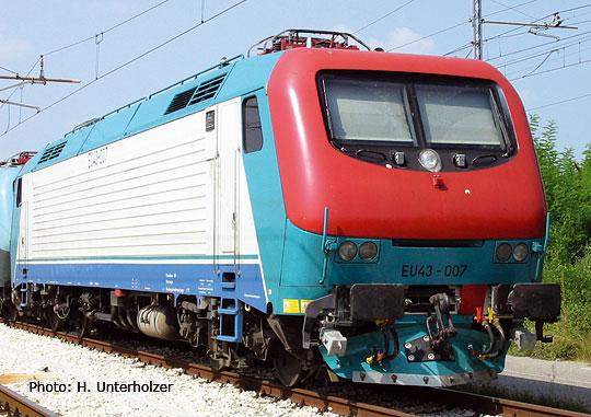 Electric locomotive EU 43 (3-RAIL AC)<br /><a href='images/pictures/Roco/68557.jpg' target='_blank'>Full size image</a>